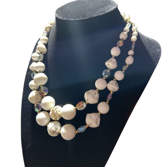 Vintage 15" White Beaded Gold Tone Paint Splattered Two Strand Necklace - Picture 3 of 6